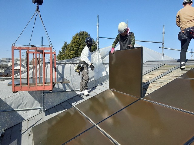 つくば市カバー工事で太陽光パネルの取り外し